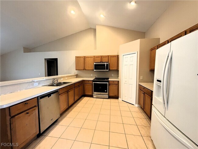 Building Photo - 1710 NW 17th St