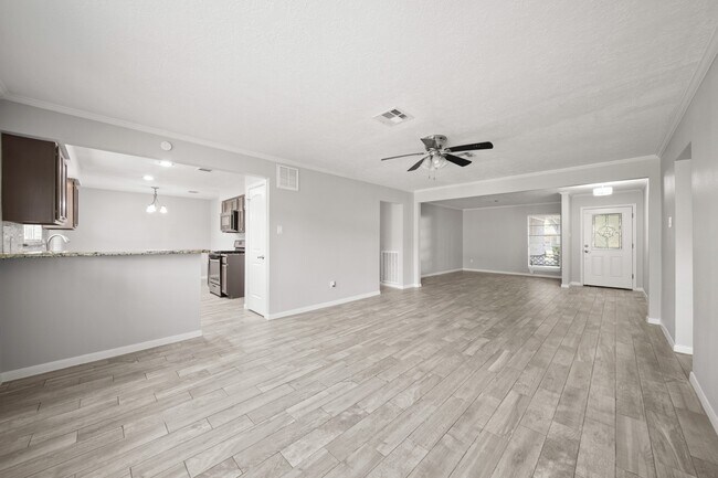 Building Photo - 5013 Camden Ln