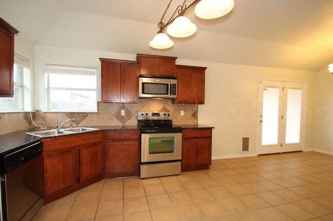 Building Photo - Goodnight Ranch!