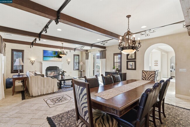 Building Photo - 1041 S Wedgewood Rd