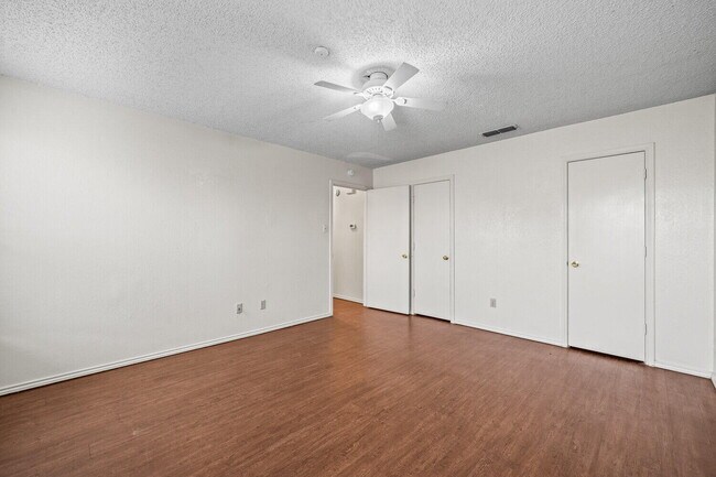 Building Photo - 2107 La Salle Ave