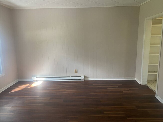 Building Photo - 337 Bleecker St