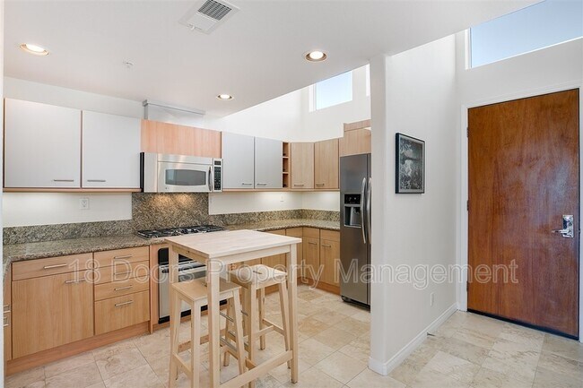 Building Photo - 4057 1st Ave