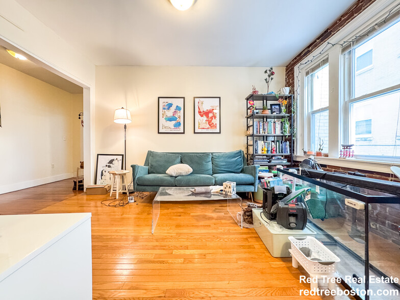 Apt 8 - 248 Kelton St