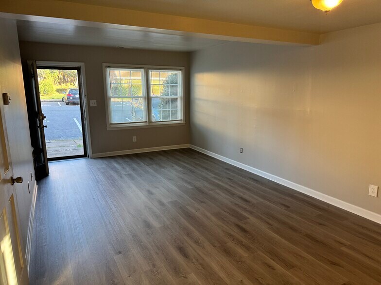 Building Photo - 1228 Archdale Dr