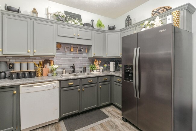 Building Photo - Stylish Furnished 2BR Retreat w/ Garage | ...