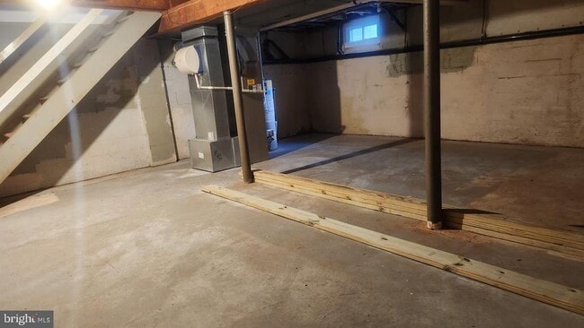 Building Photo - 6 Cedar Creek Dr