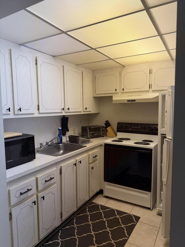 Building Photo - 469 Mansfield L