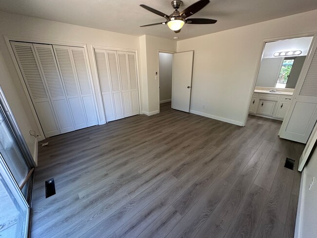 Building Photo - 1321 Palomar Way