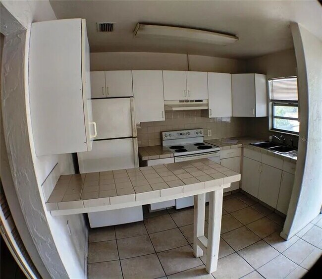 Building Photo - RENT FOR ZERO DEPOSIT MOVE IN - CLOSE TO DOWNTOWN