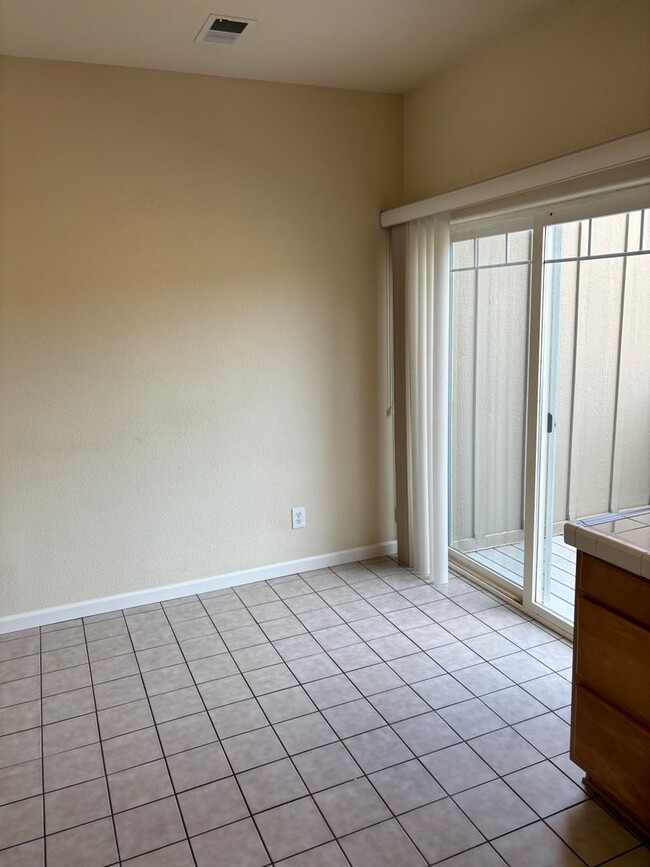 Building Photo - 2 bed - 2.5 bath - 2 car garage Townhome