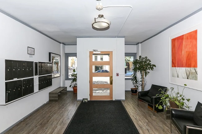 Building Photo - 1428 Jackson St