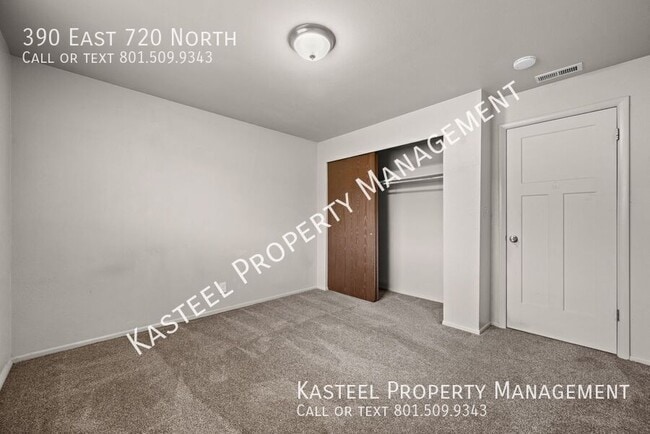 Building Photo - 390 720 N