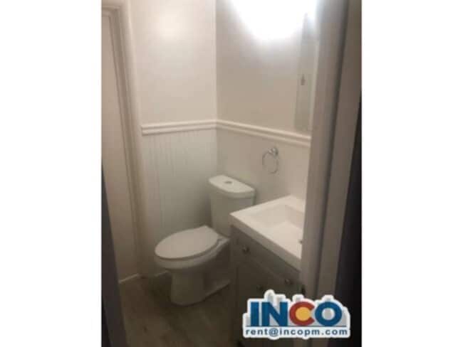 Building Photo - 4940 Lakeshore Dr