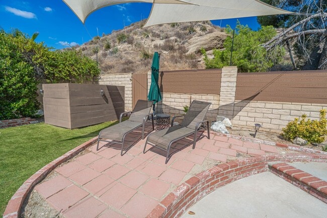 Building Photo - 3-Bedroom Single-Story Home with Private P...