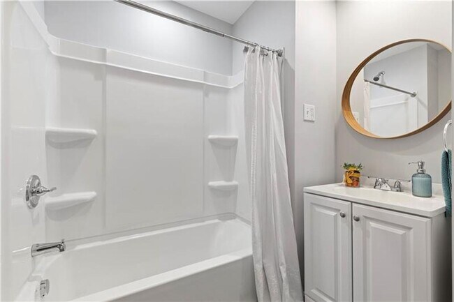 Building Photo - Spacious 4-Bedroom Home with Modern Updates & Private Driveway