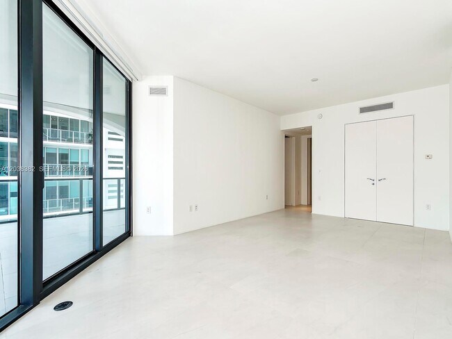 Building Photo - 1000 Biscayne Blvd