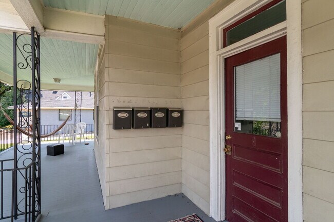 Building Photo - "Charming 1-Bedroom Retreat with Gleaming ...