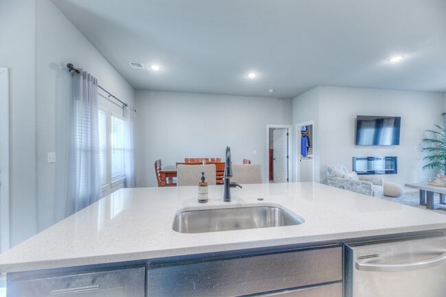 Building Photo - 1422 E 149th Pl S