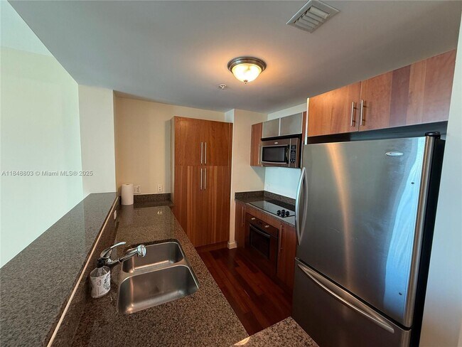 Building Photo - 300 S Biscayne Blvd
