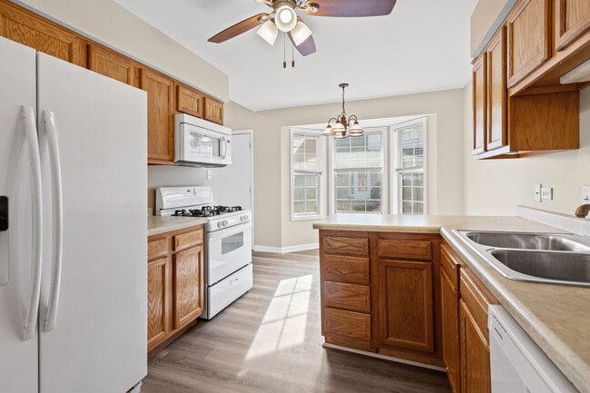 Building Photo - 3490 Willowview Ct