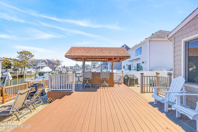 Building Photo - 13 Clearwater Way