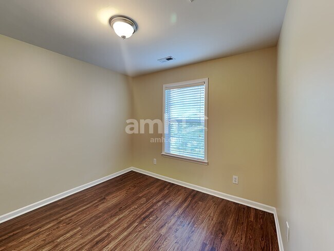 Building Photo - 15674 Birkdale Commons Pky