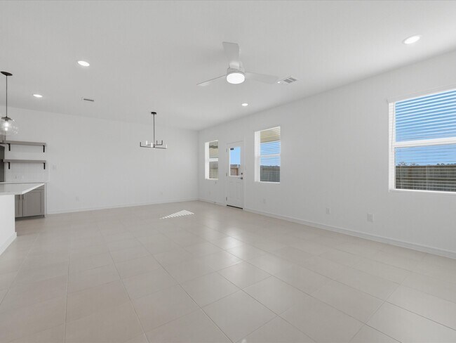 Building Photo - 359 W Rose Marie Ln