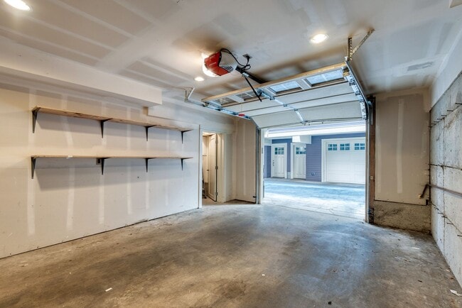 Building Photo - Capitol Hill Townhouse