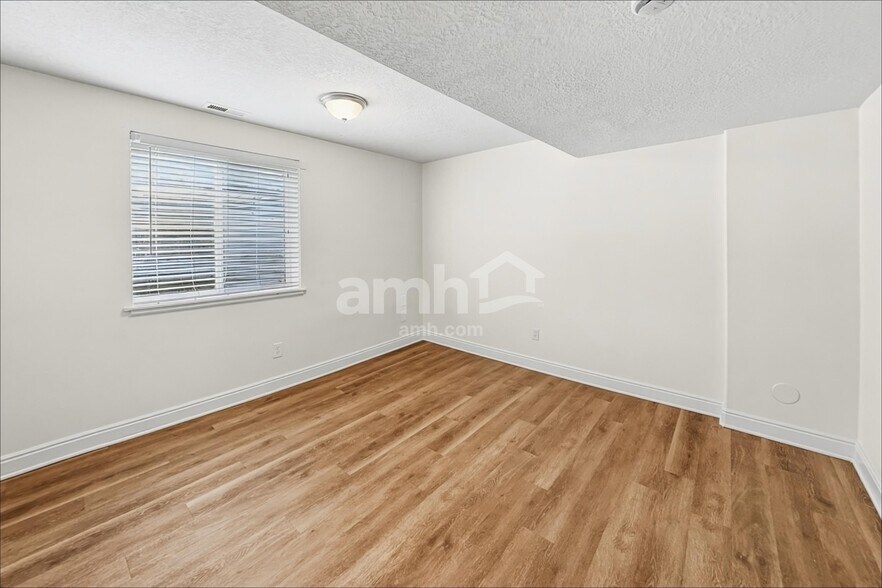 Building Photo - 894 E 780 S