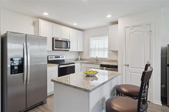 Building Photo - 12965 Del Lago Dr