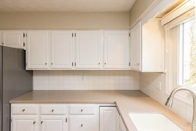 Building Photo - 5334 Tara Hill Dr