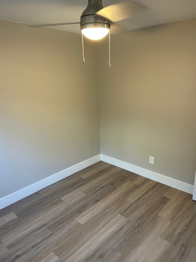 Building Photo - 323 S Pioneer