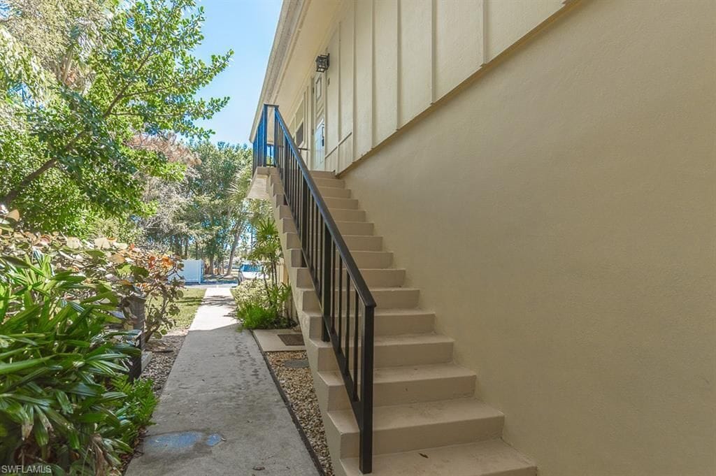 Private 2nd floor entrance - 1219 Solana Rd