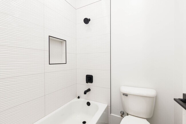 Building Photo - Beautiful 5 Bed 3.5 bath near Sunrise Valley Park In Washington.