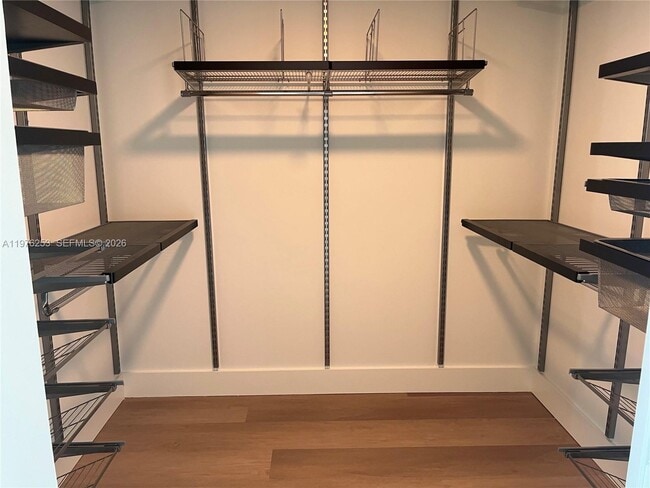 Building Photo - 1800 N Bayshore Dr