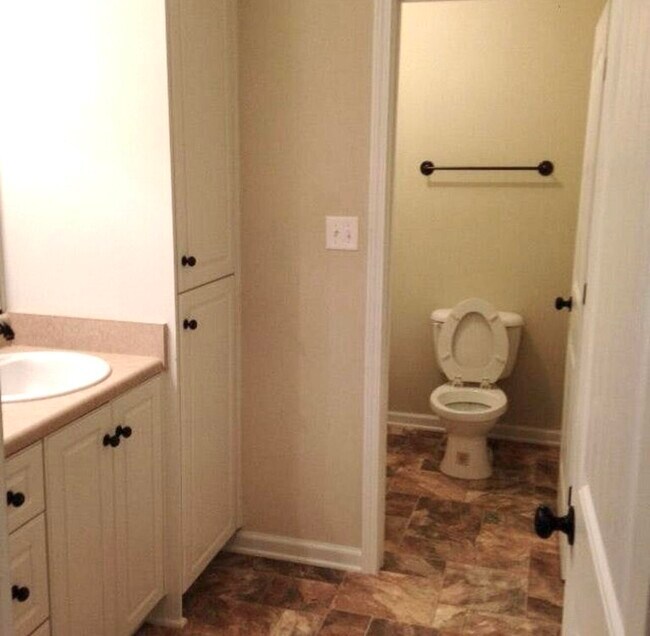 Building Photo - 137 Grove Landing Ct