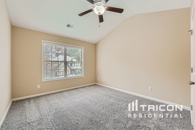 Building Photo - 328 Cliffhaven Cir