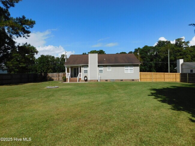 Building Photo - 305 Gibbs Rd