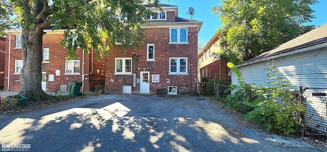 Building Photo - 914 Beaconsfield Ave