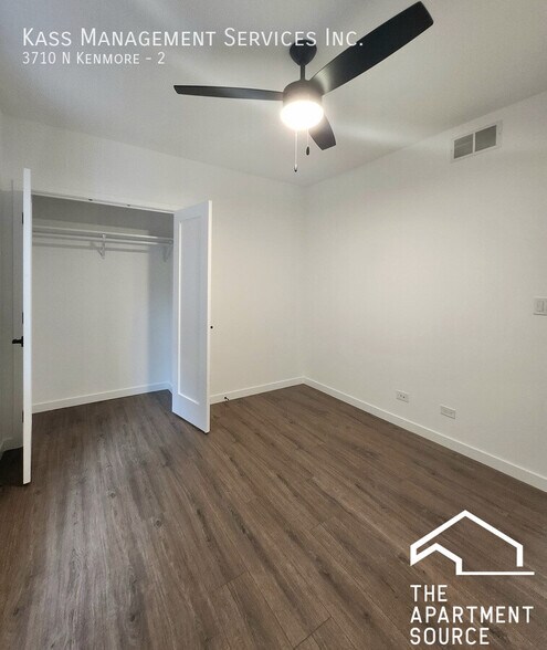 Building Photo - 3710 N Kenmore Ave