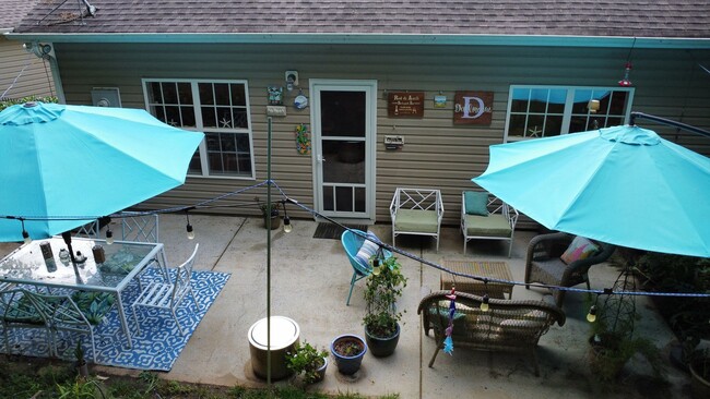 Building Photo - Charming Getaway