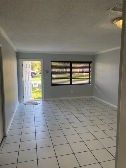 Building Photo - 4704 SW 136th Pl