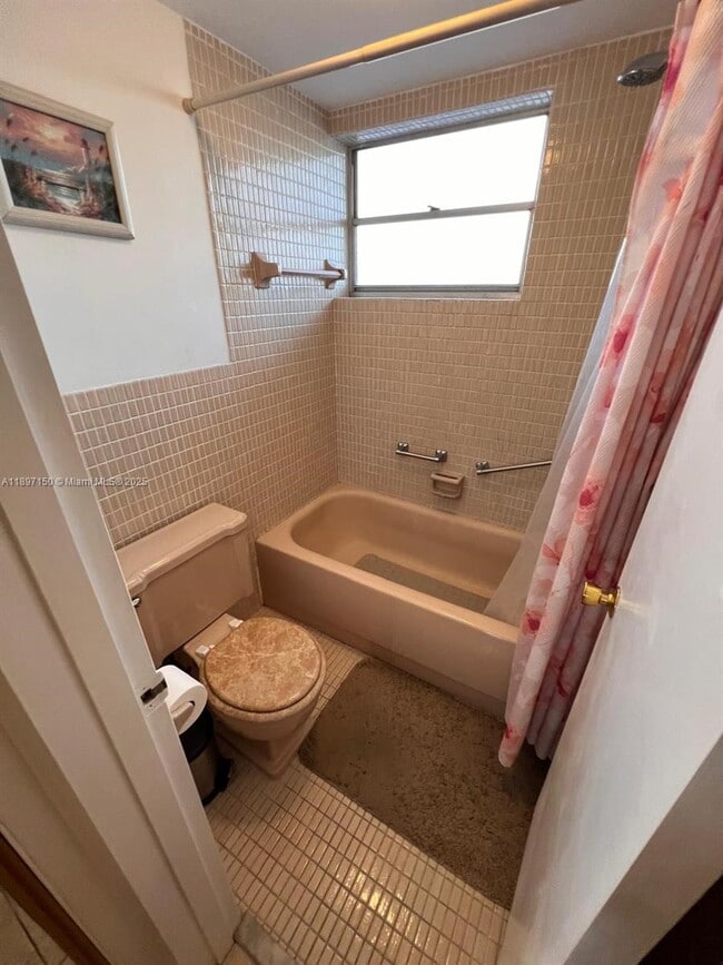 Building Photo - 1591 NE Miami Gardens Dr