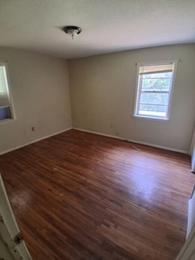 Building Photo - 4637 Appleville St