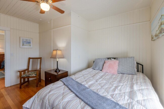 Building Photo - 640 S Columbia St