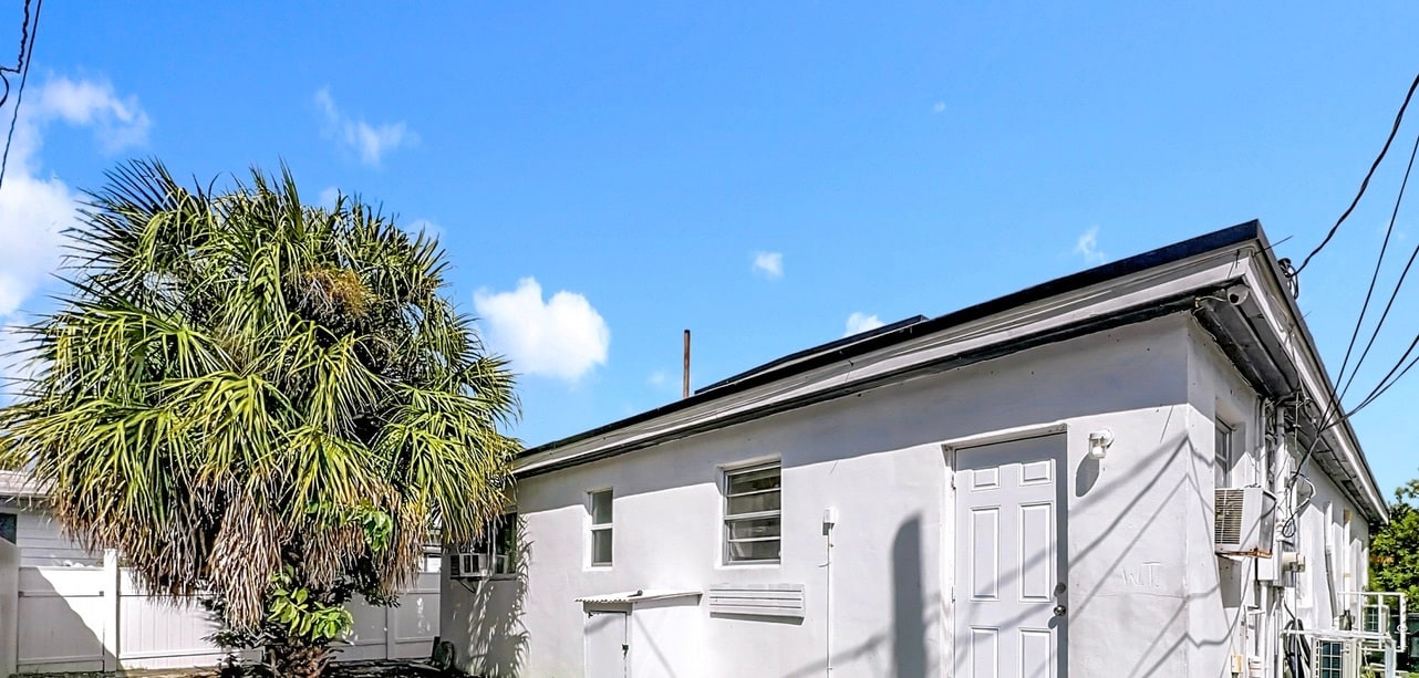 Building Photo - 401 NW 16th Ave