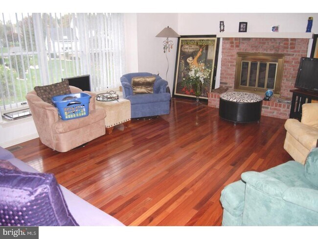 Building Photo - 5 Fox Chase Ln
