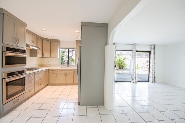 Building Photo - 7035 Lisa Ln