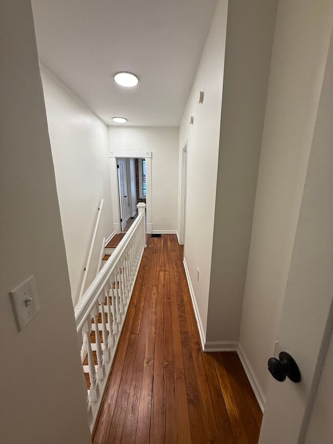 Building Photo - 3-Bedroom, 2.5-Bath Spacious Townhome located in Merion Village